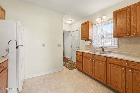 Tiny photo for 108 S Granville Boulevard, Fremont, OH 43420 (MLS # 10004271)