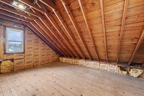 Tiny photo for 108 S Granville Boulevard, Fremont, OH 43420 (MLS # 10004271)