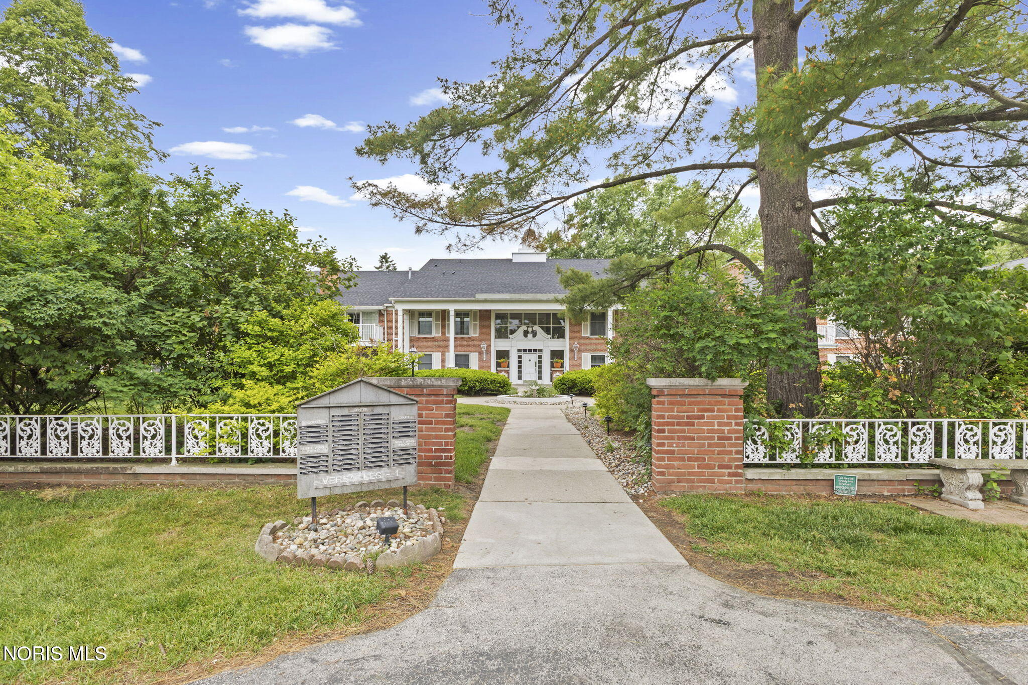 5679 Monroe Street Unit 209
