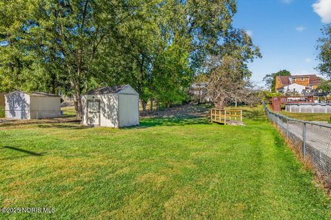 Tiny photo for 1923 Watts Avenue, Oregon, OH 43616 (MLS # 10000313)