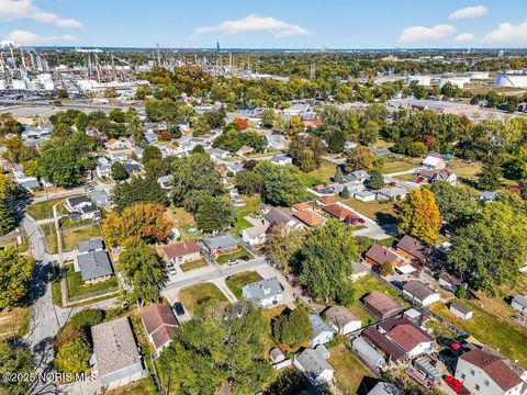 Tiny photo for 1923 Watts Avenue, Oregon, OH 43616 (MLS # 10000313)