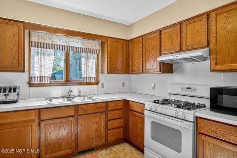 Tiny photo for 1923 Watts Avenue, Oregon, OH 43616 (MLS # 10000313)