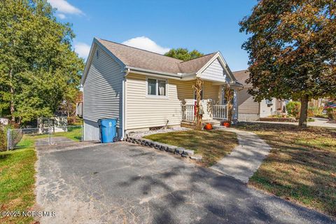 Tiny photo for 1923 Watts Avenue, Oregon, OH 43616 (MLS # 10000313)