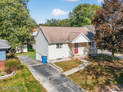 Tiny photo for 1923 Watts Avenue, Oregon, OH 43616 (MLS # 10000313)