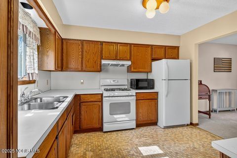 Tiny photo for 1923 Watts Avenue, Oregon, OH 43616 (MLS # 10000313)