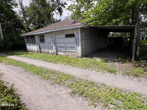 Tiny photo for 1150 W Wayne Street, Lima, OH 45805 (MLS # 10009210)
