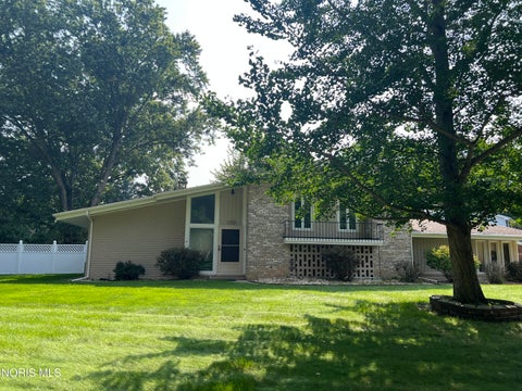 Photo of 1763 Fallbrook Road, Toledo, OH 43614 (MLS # 10013090)