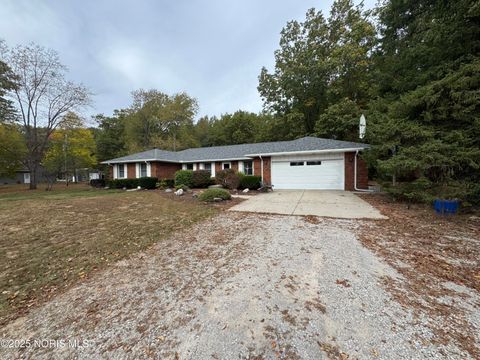 Photo of 2076 County Road E Rd, Swanton, OH 43558 (MLS # 10000278)