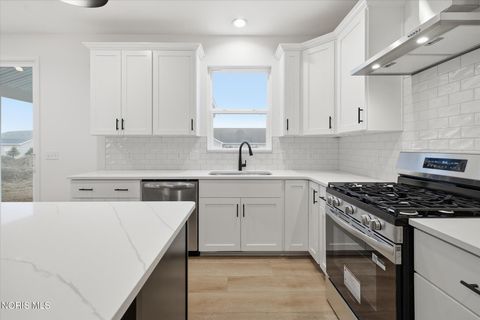 Tiny photo for 161 Bentley Drive, Perrysburg, OH 43551 (MLS # 10005001)