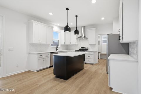 Tiny photo for 161 Bentley Drive, Perrysburg, OH 43551 (MLS # 10005001)