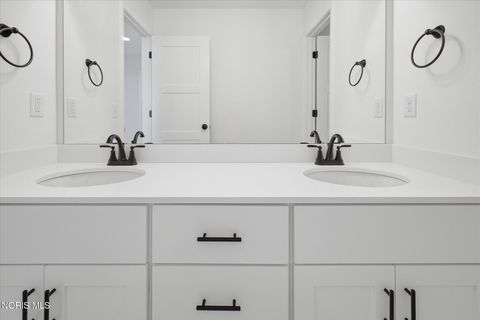 Tiny photo for 161 Bentley Drive, Perrysburg, OH 43551 (MLS # 10005001)