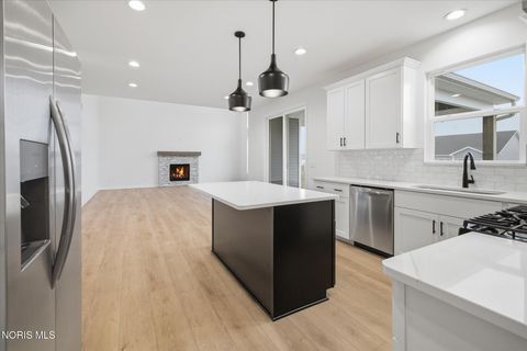 Tiny photo for 161 Bentley Drive, Perrysburg, OH 43551 (MLS # 10005001)