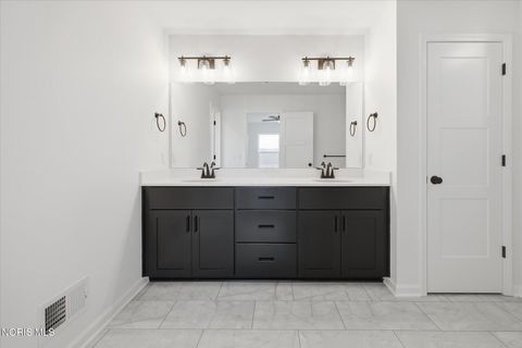 Tiny photo for 161 Bentley Drive, Perrysburg, OH 43551 (MLS # 10005001)