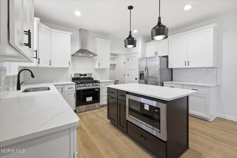 Tiny photo for 161 Bentley Drive, Perrysburg, OH 43551 (MLS # 10005001)