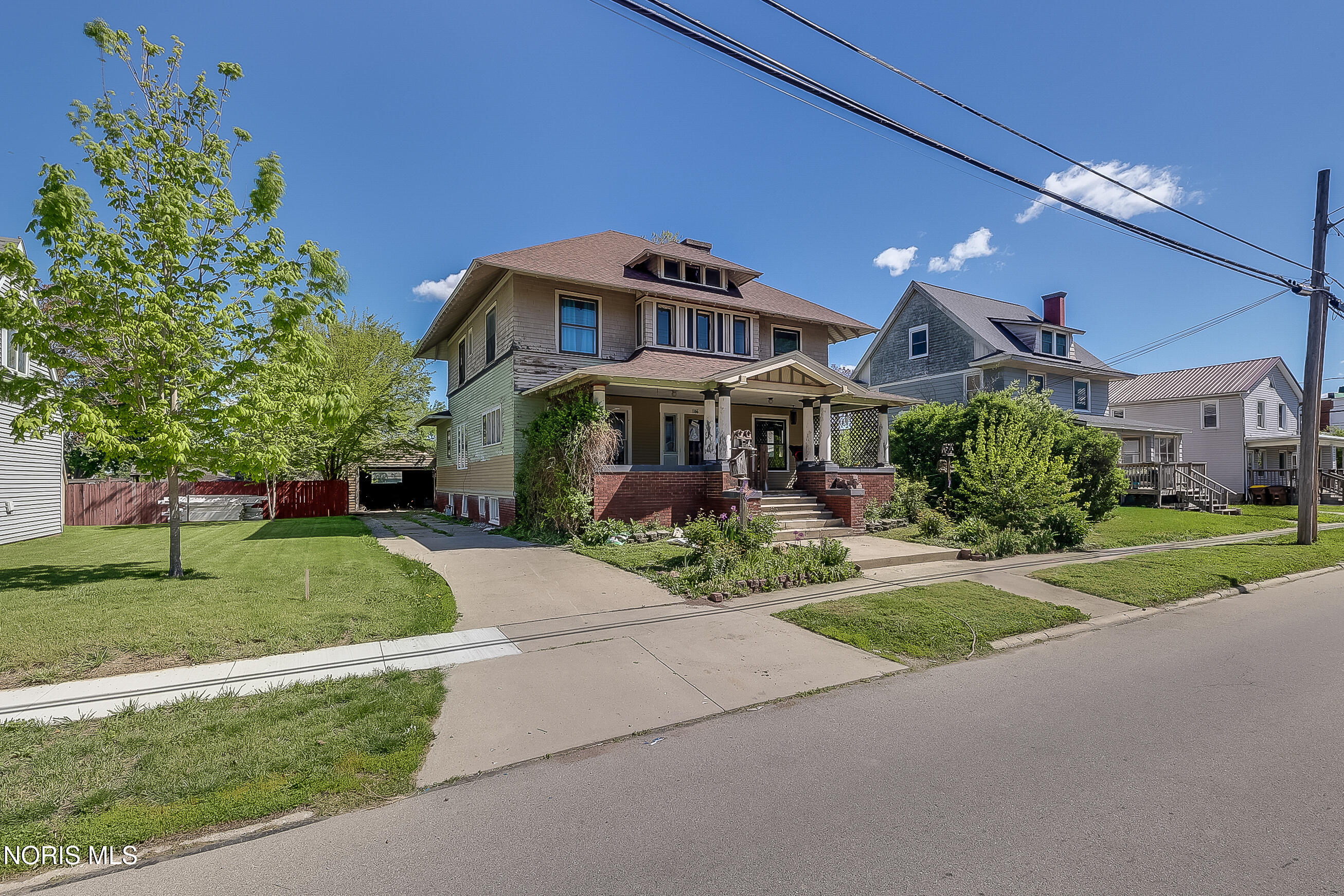 106 W Lynn Street