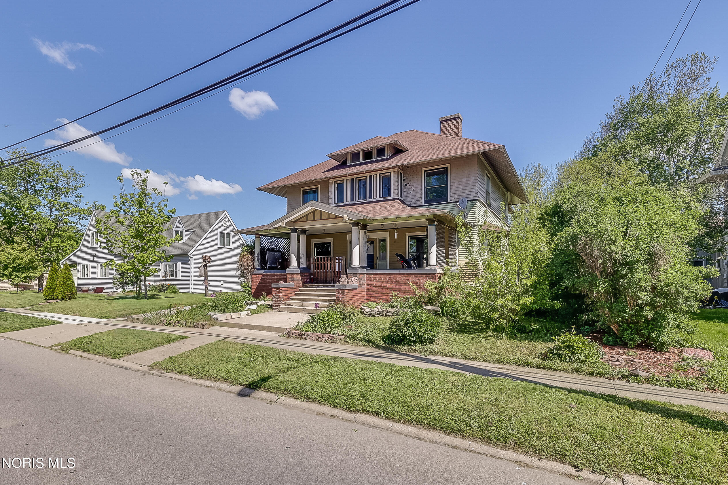 106 W Lynn Street