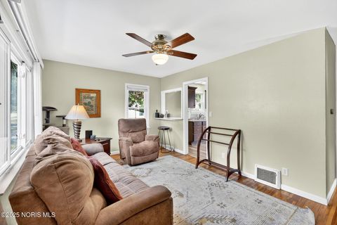 Tiny photo for 1172 Shelly Avenue, Maumee, OH 43537 (MLS # 10000377)