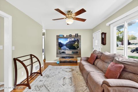 Tiny photo for 1172 Shelly Avenue, Maumee, OH 43537 (MLS # 10000377)