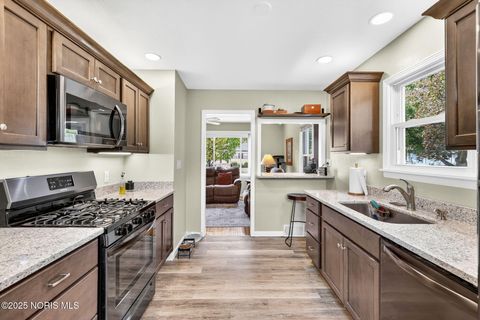 Tiny photo for 1172 Shelly Avenue, Maumee, OH 43537 (MLS # 10000377)