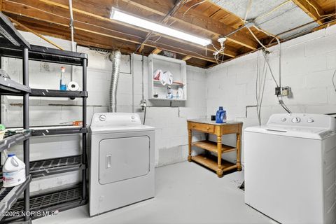 Tiny photo for 1172 Shelly Avenue, Maumee, OH 43537 (MLS # 10000377)