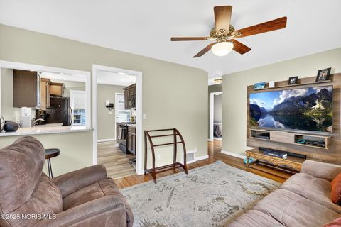 Tiny photo for 1172 Shelly Avenue, Maumee, OH 43537 (MLS # 10000377)