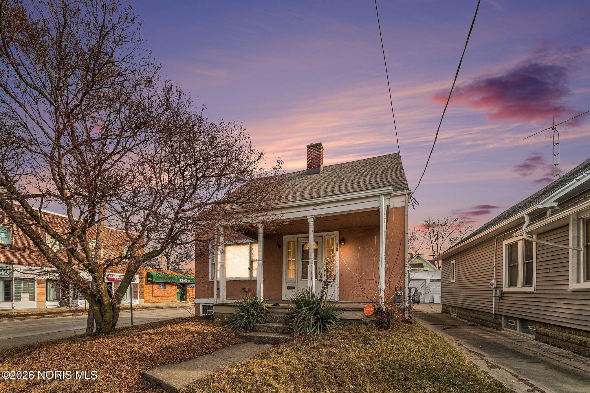 901 Woodsdale Avenue