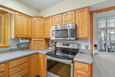 Tiny photo for 609 Lincolnshire Lane, Findlay, OH 45840 (MLS # 10000064)