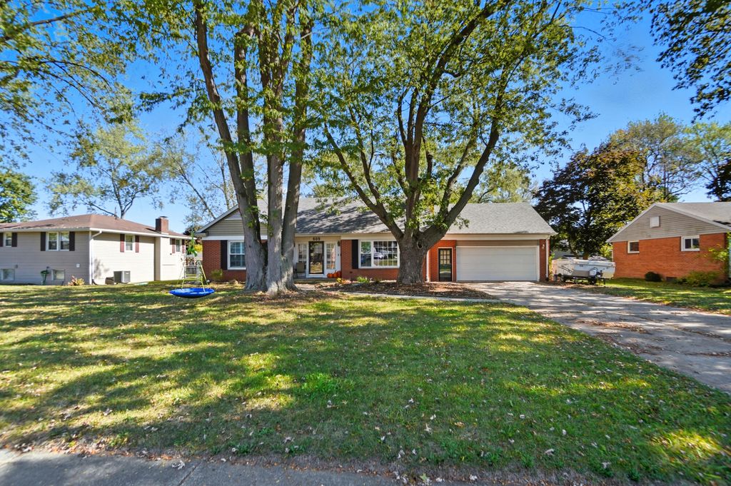 Photo for 609 Lincolnshire Lane, Findlay, OH 45840 (MLS # 10000064)