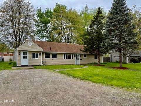 Photo of 1643 Longwood Drive, Toledo, OH 43615 (MLS # 10007198)