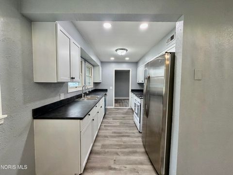 Tiny photo for 1643 Longwood Drive, Toledo, OH 43615 (MLS # 10007198)