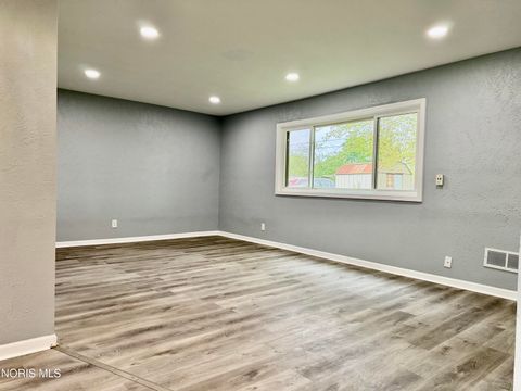 Tiny photo for 1643 Longwood Drive, Toledo, OH 43615 (MLS # 10007198)