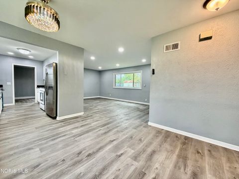 Tiny photo for 1643 Longwood Drive, Toledo, OH 43615 (MLS # 10007198)
