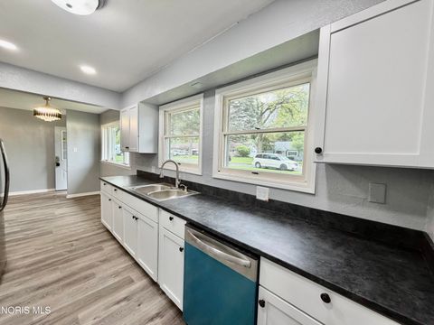 Tiny photo for 1643 Longwood Drive, Toledo, OH 43615 (MLS # 10007198)
