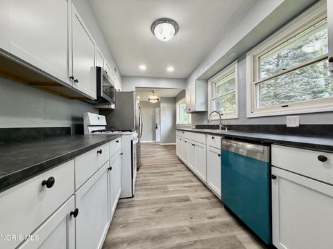 Tiny photo for 1643 Longwood Drive, Toledo, OH 43615 (MLS # 10007198)