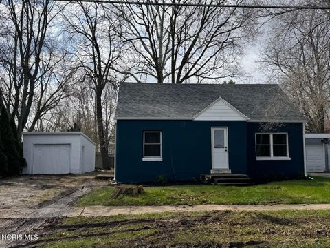 Photo of 611 W Jackson Street, West Unity, OH 43570 (MLS # 10005932)