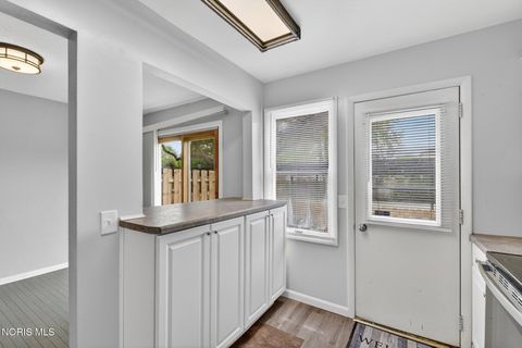Tiny photo for 6715 Garden Road, Maumee, OH 43537 (MLS # 10007407)