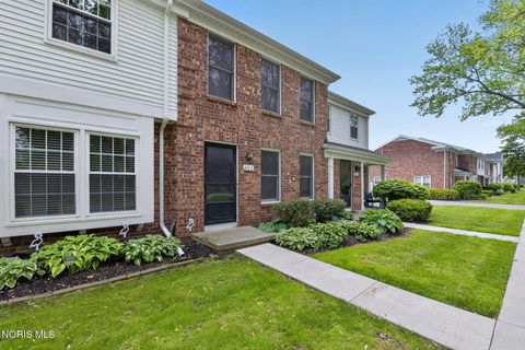 Tiny photo for 6715 Garden Road, Maumee, OH 43537 (MLS # 10007407)
