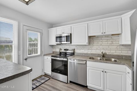 Tiny photo for 6715 Garden Road, Maumee, OH 43537 (MLS # 10007407)
