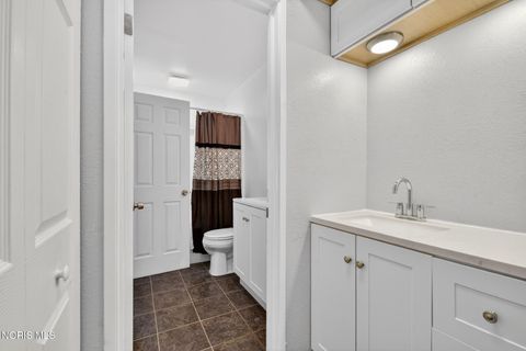 Tiny photo for 6715 Garden Road, Maumee, OH 43537 (MLS # 10007407)