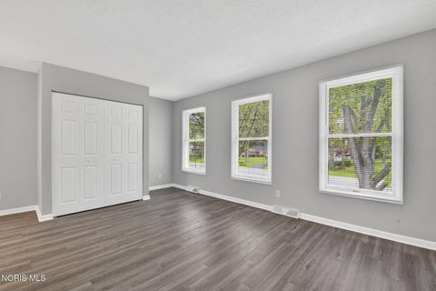 Tiny photo for 6715 Garden Road, Maumee, OH 43537 (MLS # 10007407)