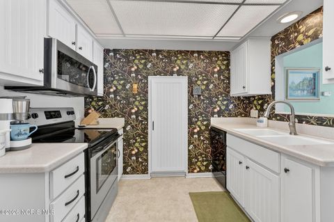 Tiny photo for 111 Civic Drive, Perrysburg, OH 43551 (MLS # 10003400)