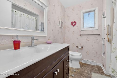 Tiny photo for 111 Civic Drive, Perrysburg, OH 43551 (MLS # 10003400)