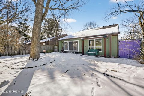 Tiny photo for 111 Civic Drive, Perrysburg, OH 43551 (MLS # 10003400)