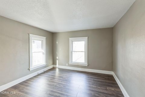 Photo of 1573 Jermain Drive, Toledo, OH 43606 (MLS # 10004619)