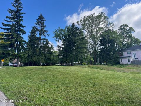 Photo of 2602 River Road, Maumee, OH 43537 (MLS # 10002748)