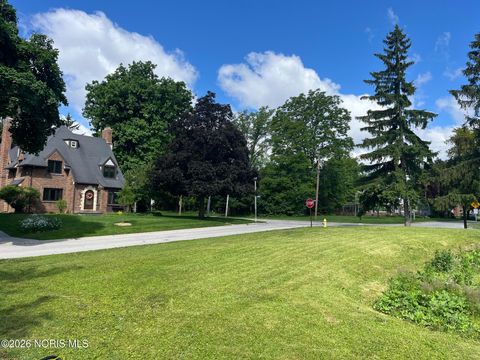 Tiny photo for 2602 River Road, Maumee, OH 43537 (MLS # 10002748)