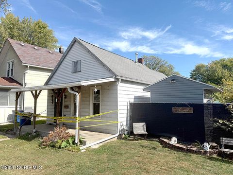 Photo of 901 Clark Street, Toledo, OH 43605 (MLS # 10000262)