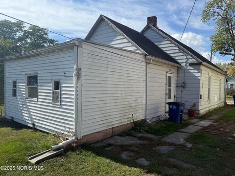 Tiny photo for 901 Clark Street, Toledo, OH 43605 (MLS # 10000262)