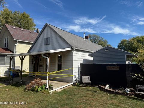 Tiny photo for 901 Clark Street, Toledo, OH 43605 (MLS # 10000262)