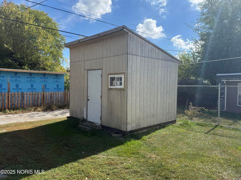 Tiny photo for 901 Clark Street, Toledo, OH 43605 (MLS # 10000262)